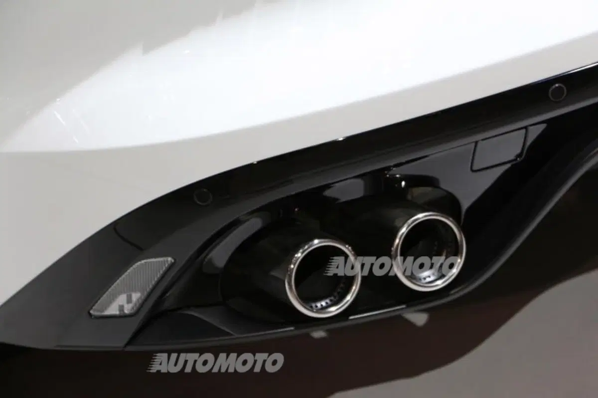 Jaguar F-Type R Coupé: il sound del V8 da 550 CV (26)