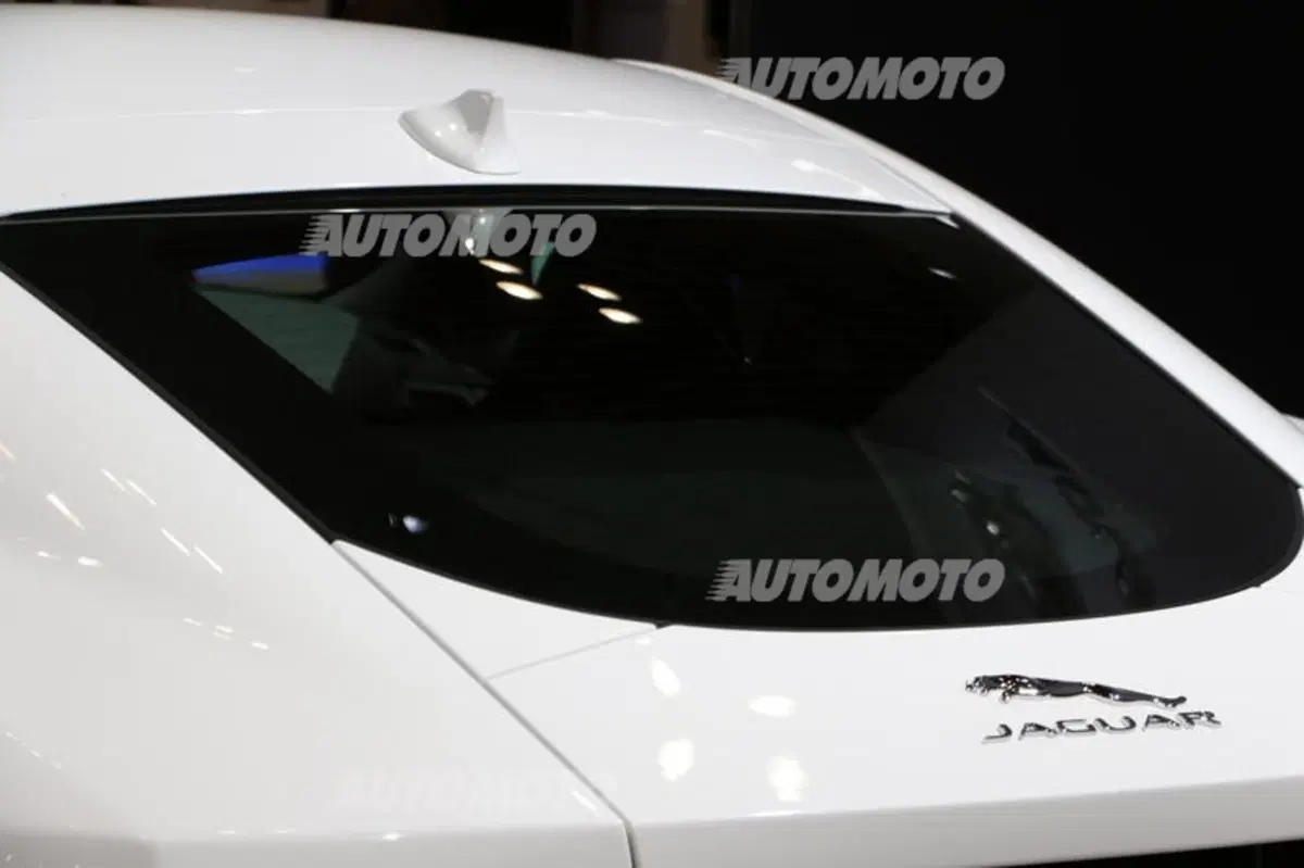 Jaguar F-Type R Coupé: il sound del V8 da 550 CV (27)