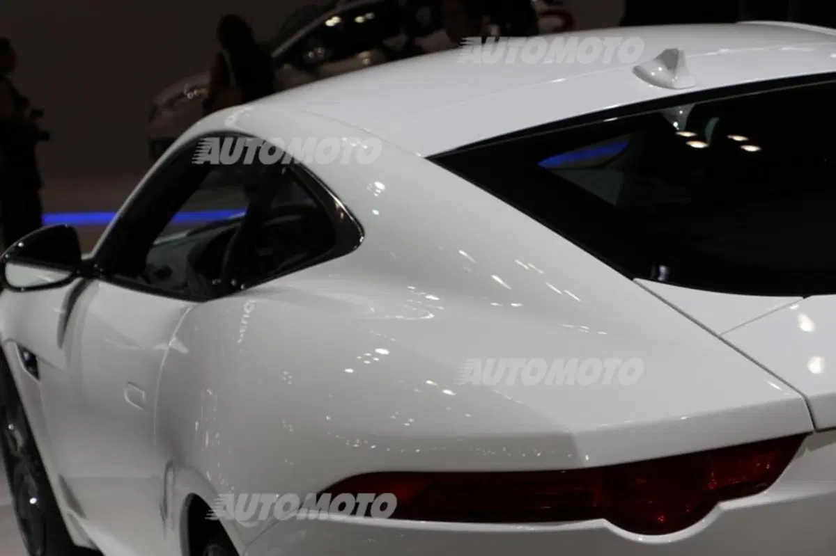 Jaguar F-Type R Coupé: il sound del V8 da 550 CV (28)