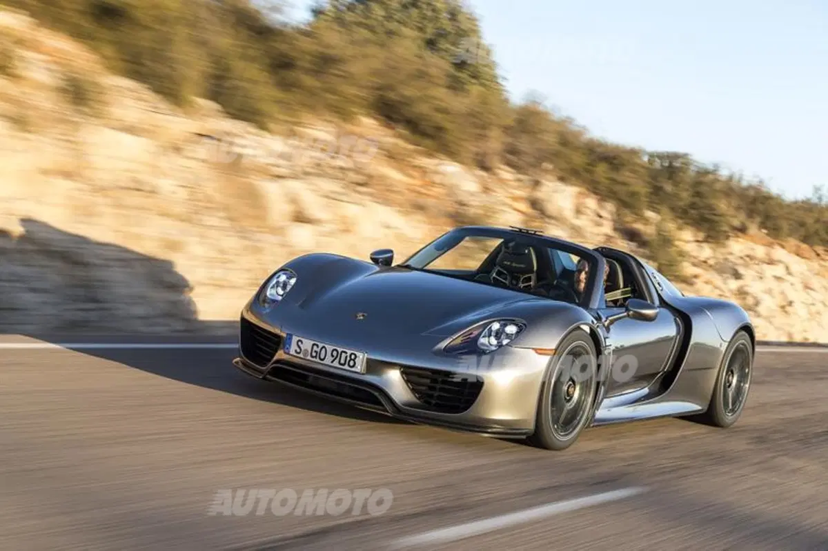 Porsche 918 Spyder: eccola in azione tra i cordoli. Che sound! (9)
