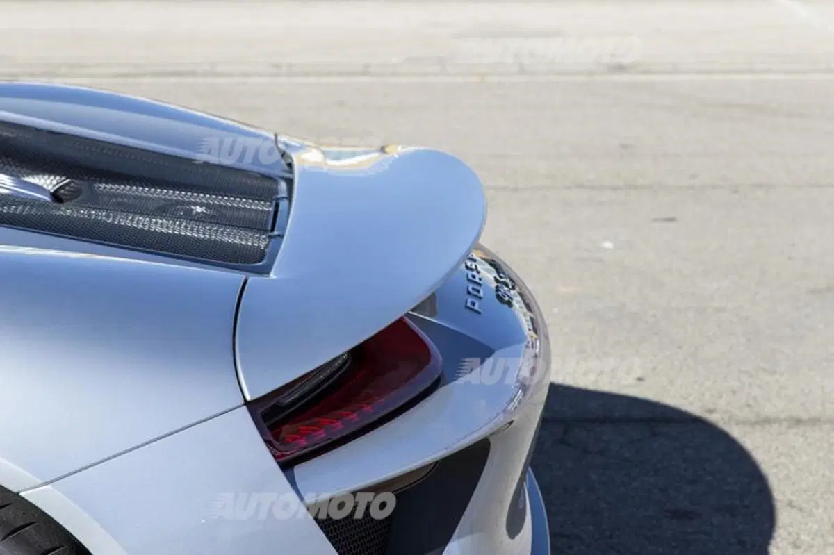 Porsche 918 Spyder: eccola in azione tra i cordoli. Che sound! (12)