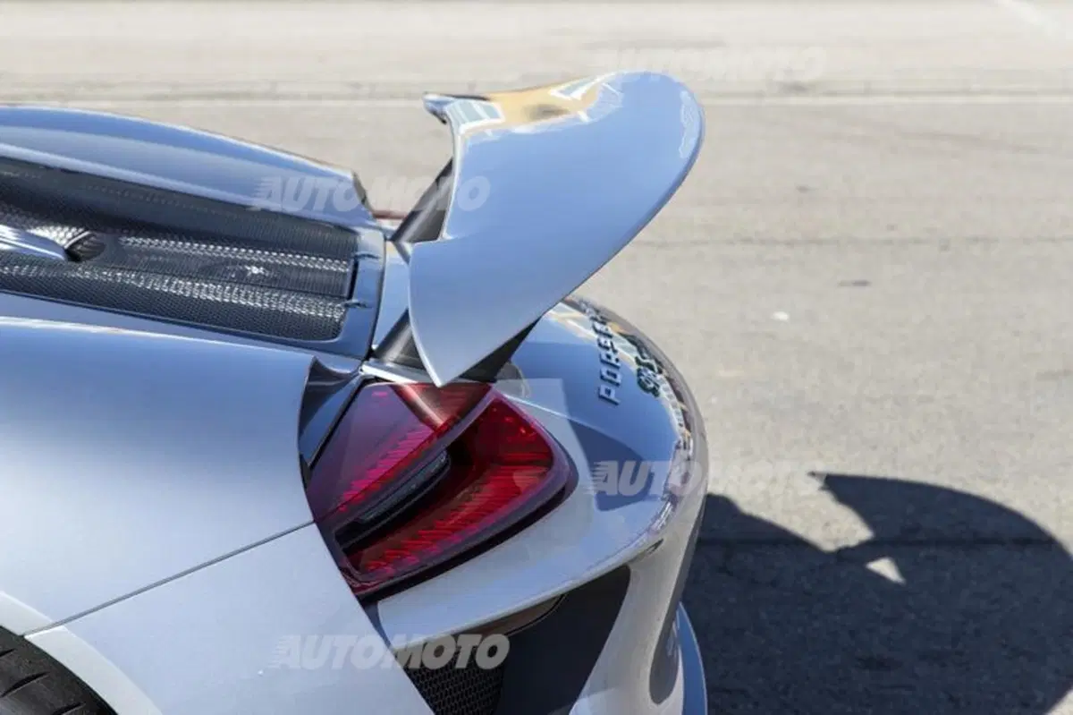 Porsche 918 Spyder: eccola in azione tra i cordoli. Che sound! (13)