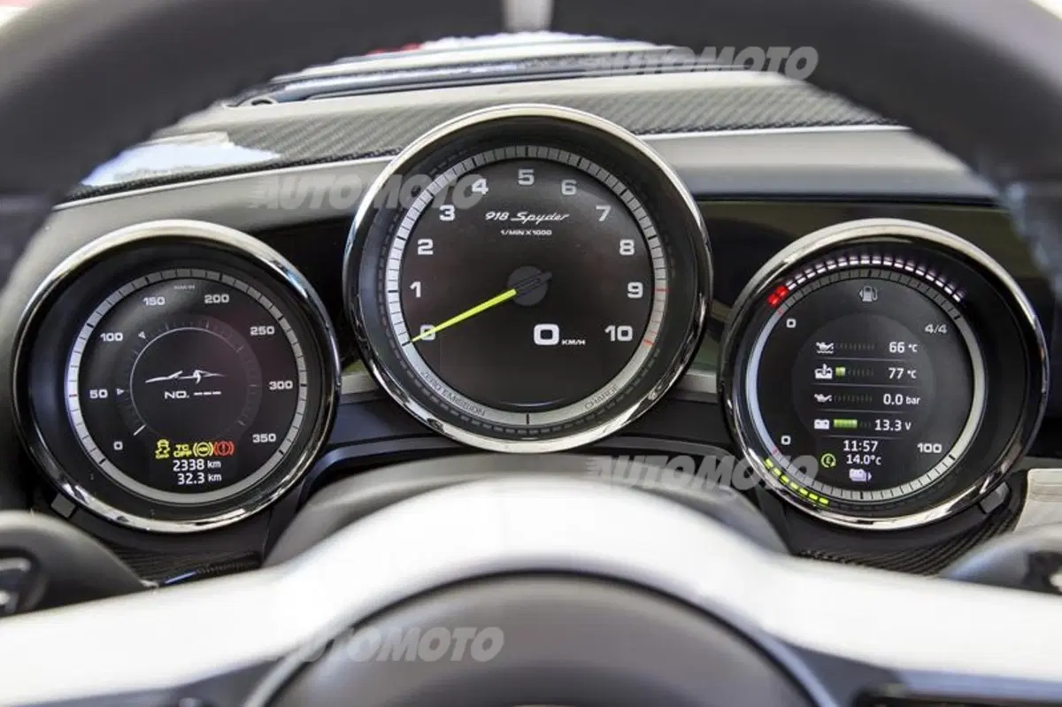 Porsche 918 Spyder: eccola in azione tra i cordoli. Che sound! (20)