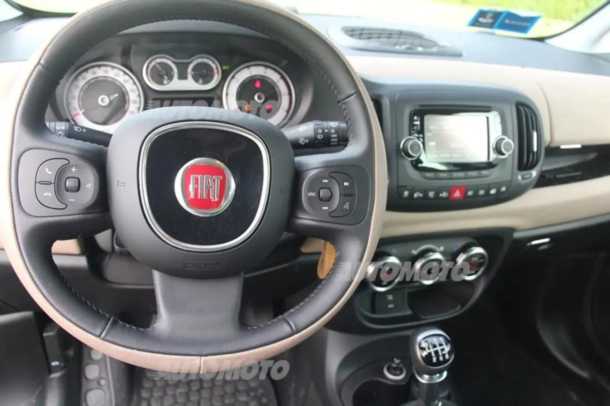 Fiat 500L Living 1.6 MultiJet 105 CV (25)