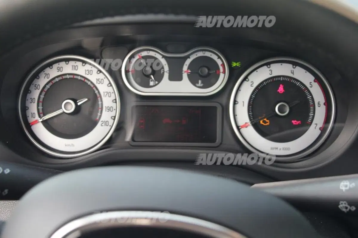 Fiat 500L Living 1.6 MultiJet 105 CV (26)