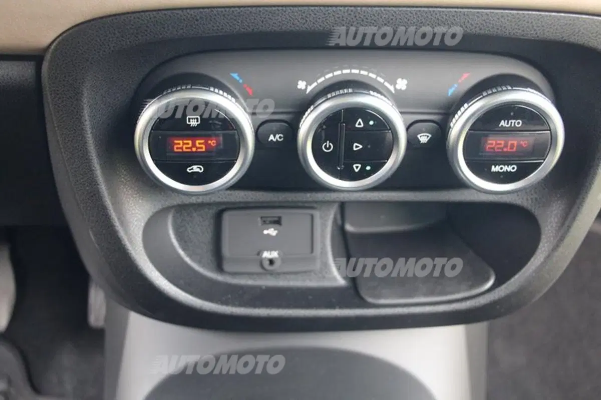 Fiat 500L Living 1.6 MultiJet 105 CV (27)
