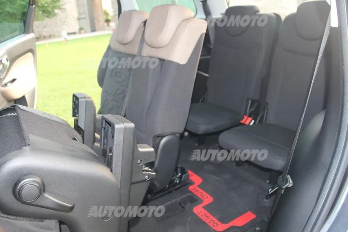 Fiat 500L Living 1.6 MultiJet 105 CV (36)