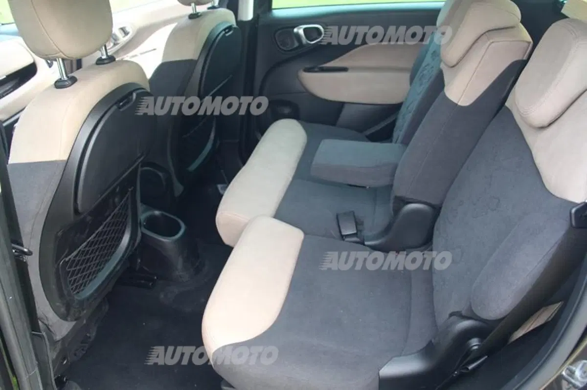 Fiat 500L Living 1.6 MultiJet 105 CV (37)