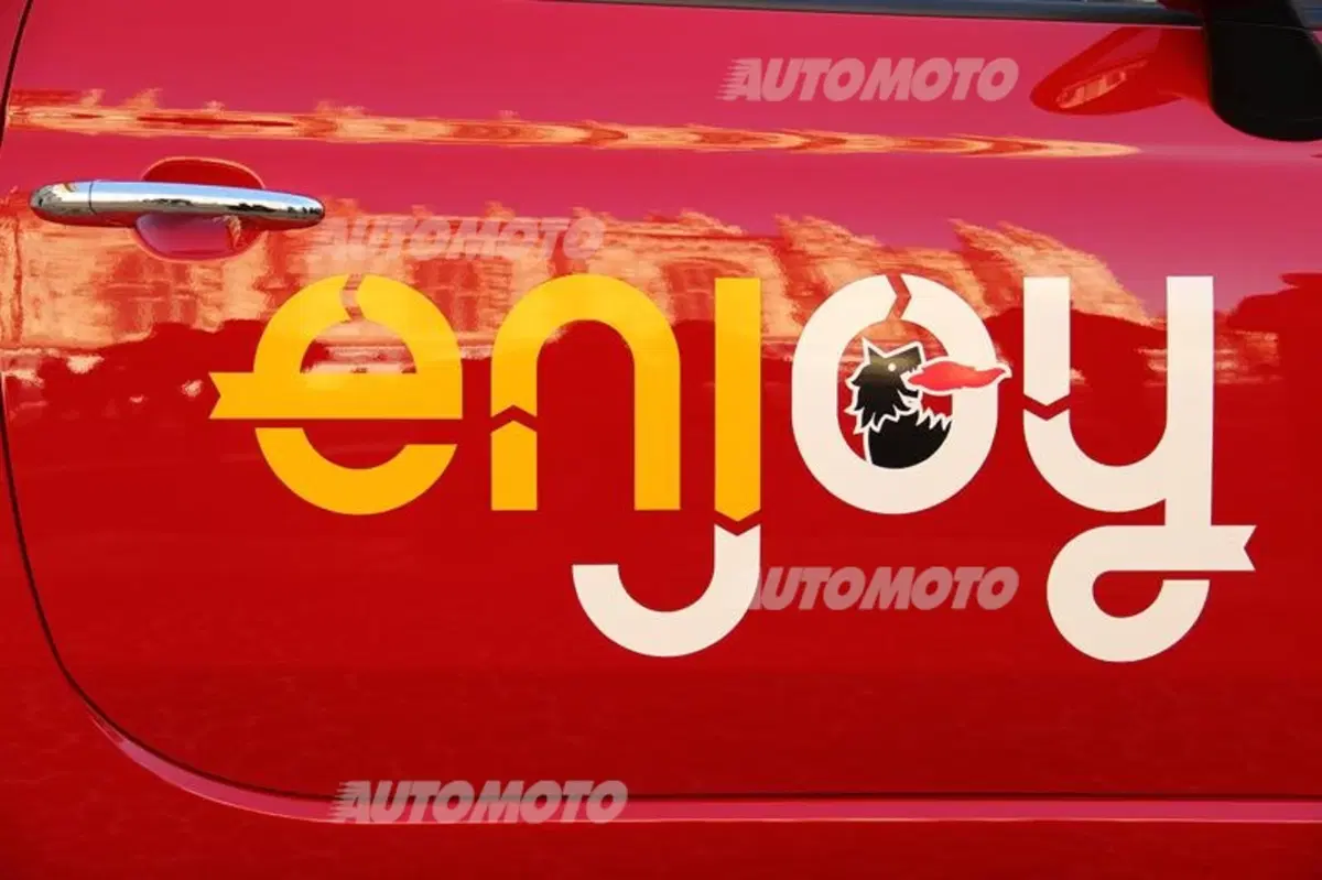 Enjoy: a Milano il nuovo car sharing di Eni con Fiat 500 e 500L (13)