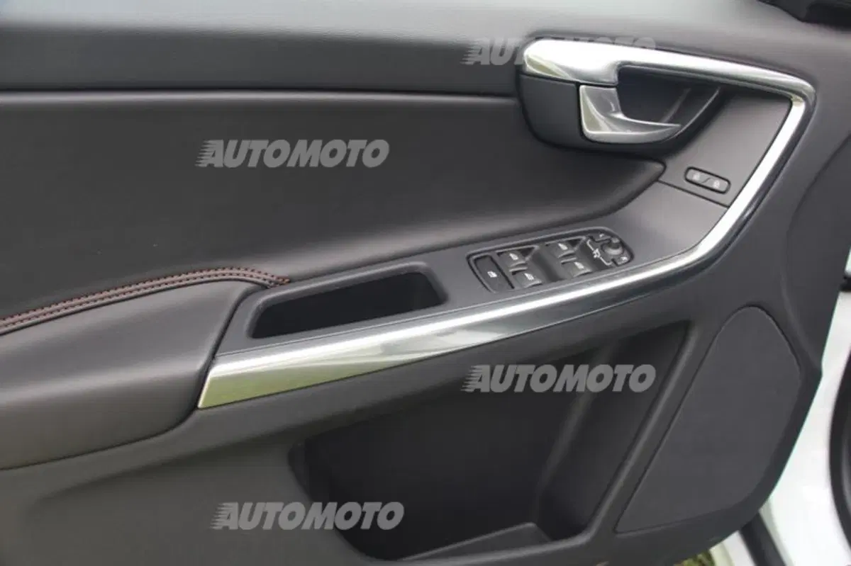 Volvo XC60 restyling (45)