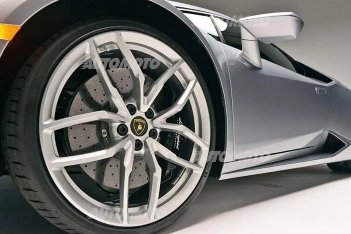 Lamborghini Huracán: il sound della nuova V10 in azione su strada (10)