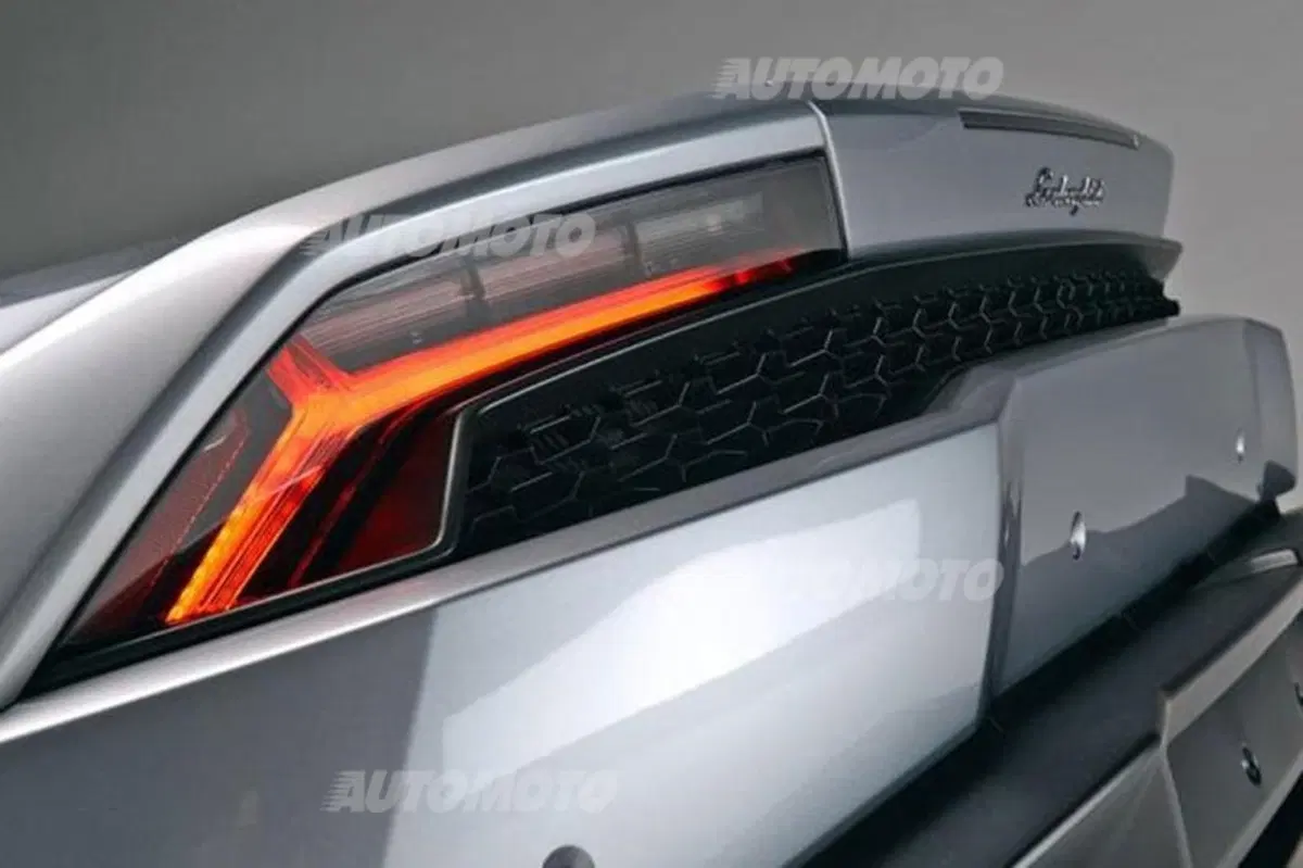 Lamborghini Huracán: il sound della nuova V10 in azione su strada (12)
