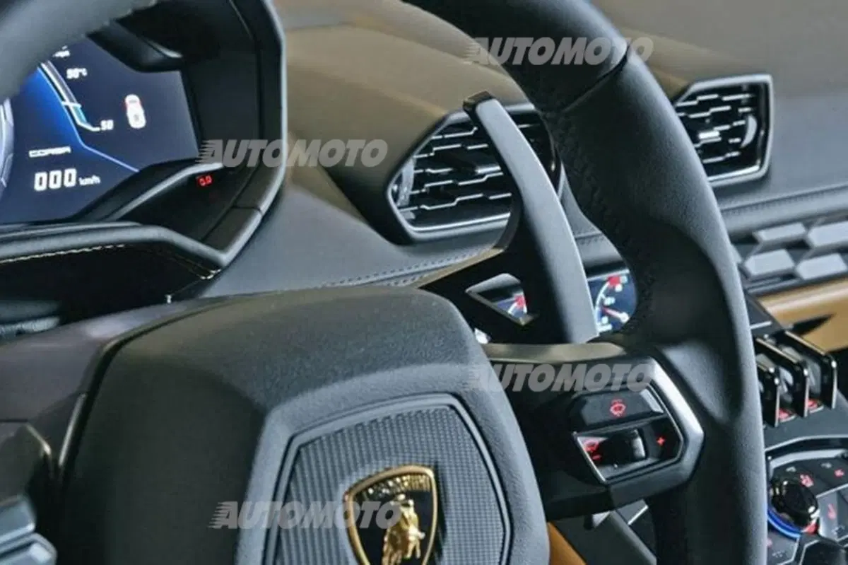 Lamborghini Huracán: il sound della nuova V10 in azione su strada (15)