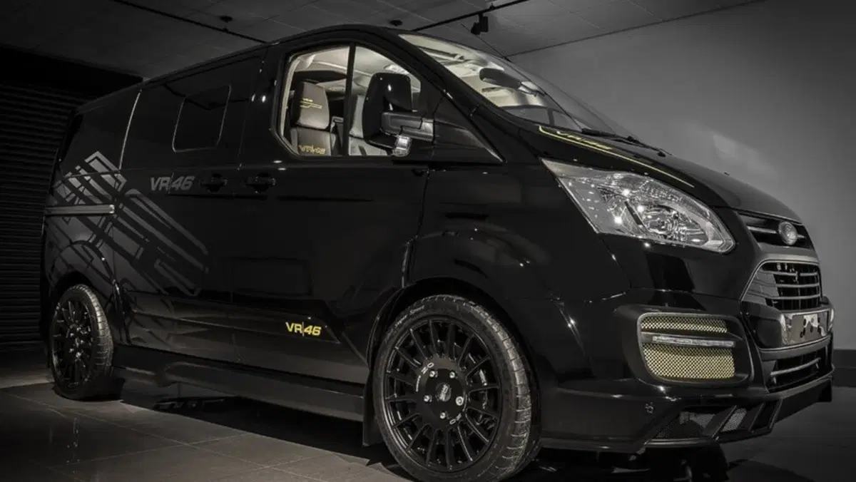 Ford 'omaggia' Valentino Rossi: ecco Transit e Ranger VR|46 Edition (2)