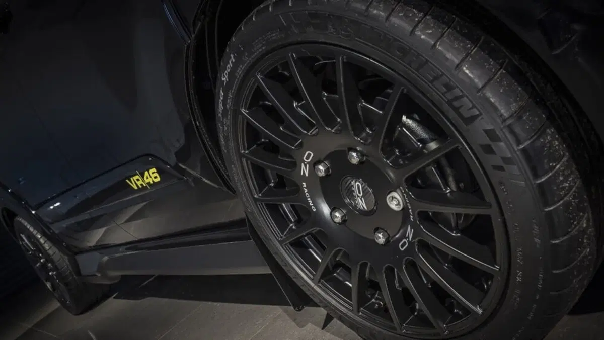 Ford 'omaggia' Valentino Rossi: ecco Transit e Ranger VR|46 Edition (8)