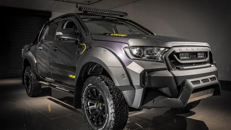 Ford "omaggia" Valentino Rossi: ecco Transit e Ranger VR|46 Edition