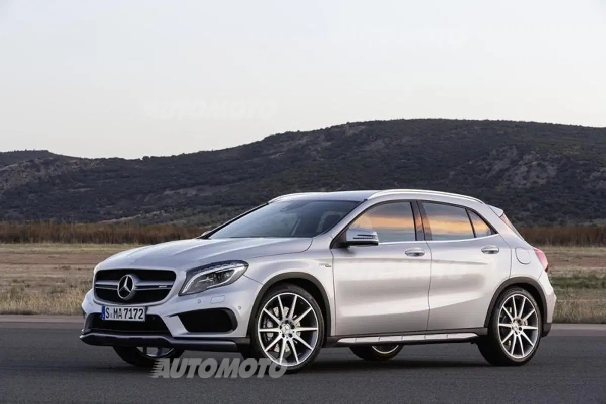 Mercedes-Benz GLA 45 AMG: foto e informazioni ufficiali
