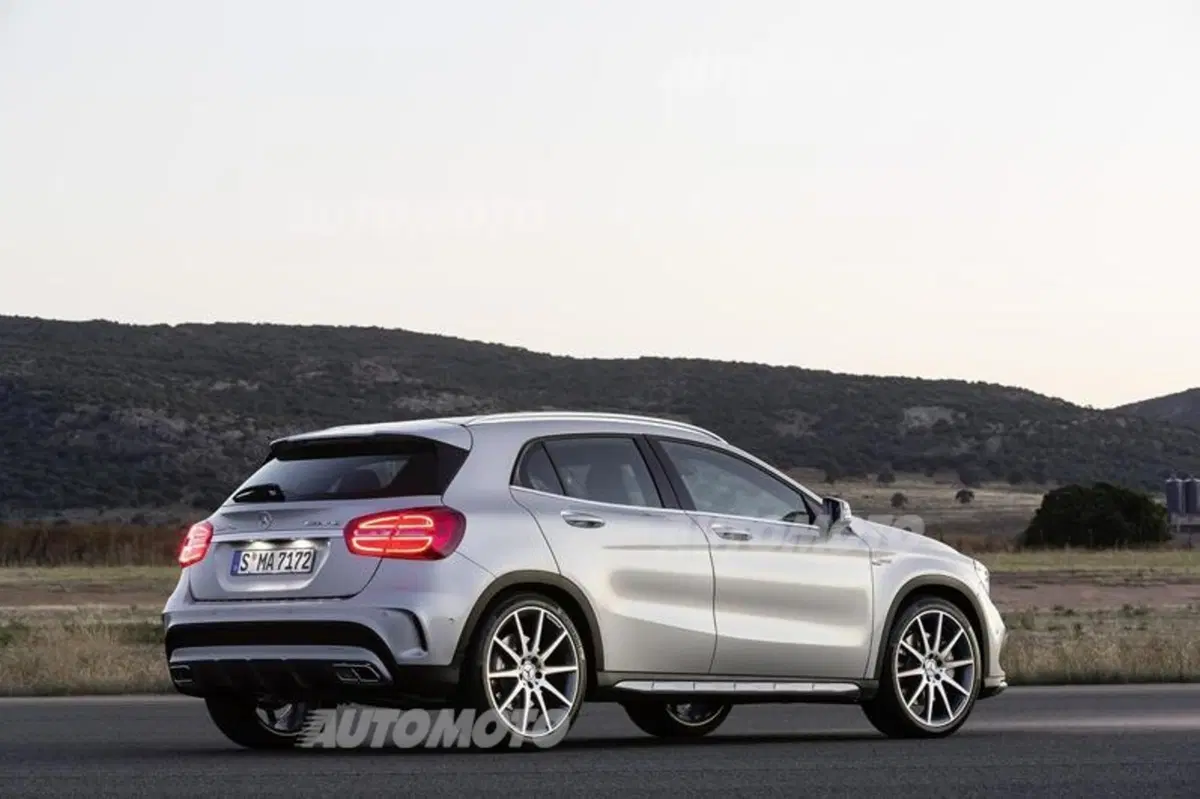 Mercedes-Benz GLA 45 AMG: foto e informazioni ufficiali (3)