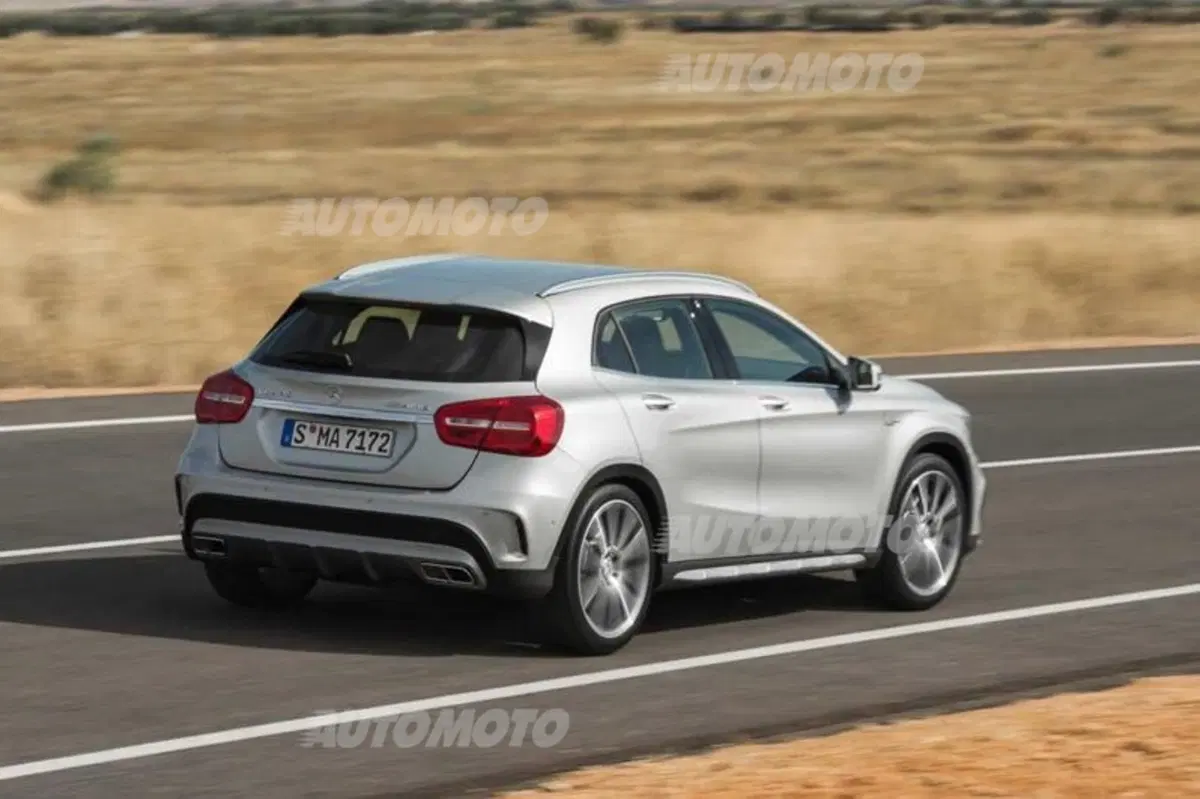 Mercedes-Benz GLA 45 AMG: foto e informazioni ufficiali (8)