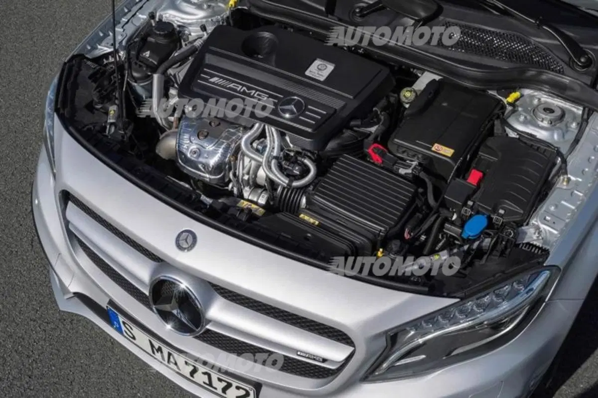 Mercedes-Benz GLA 45 AMG: foto e informazioni ufficiali (11)