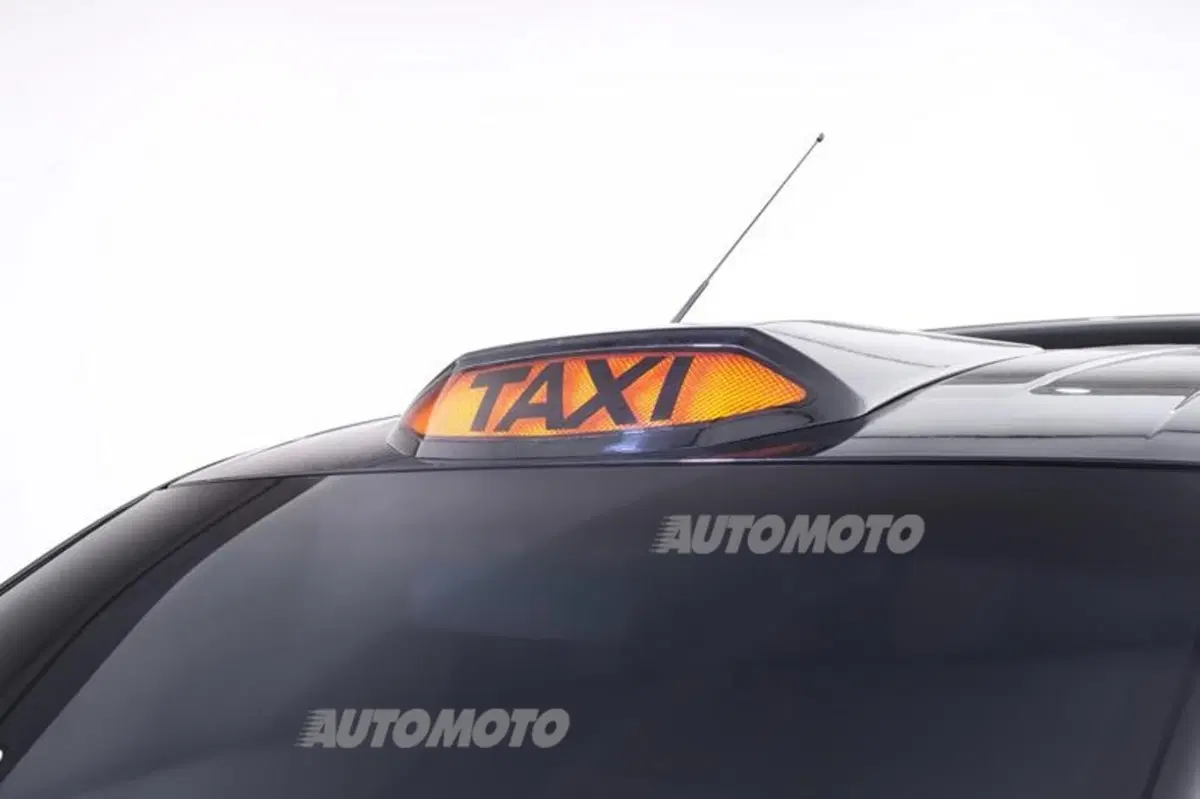 Nissan NV200 London Taxi: ecco il nuovo cab (10)