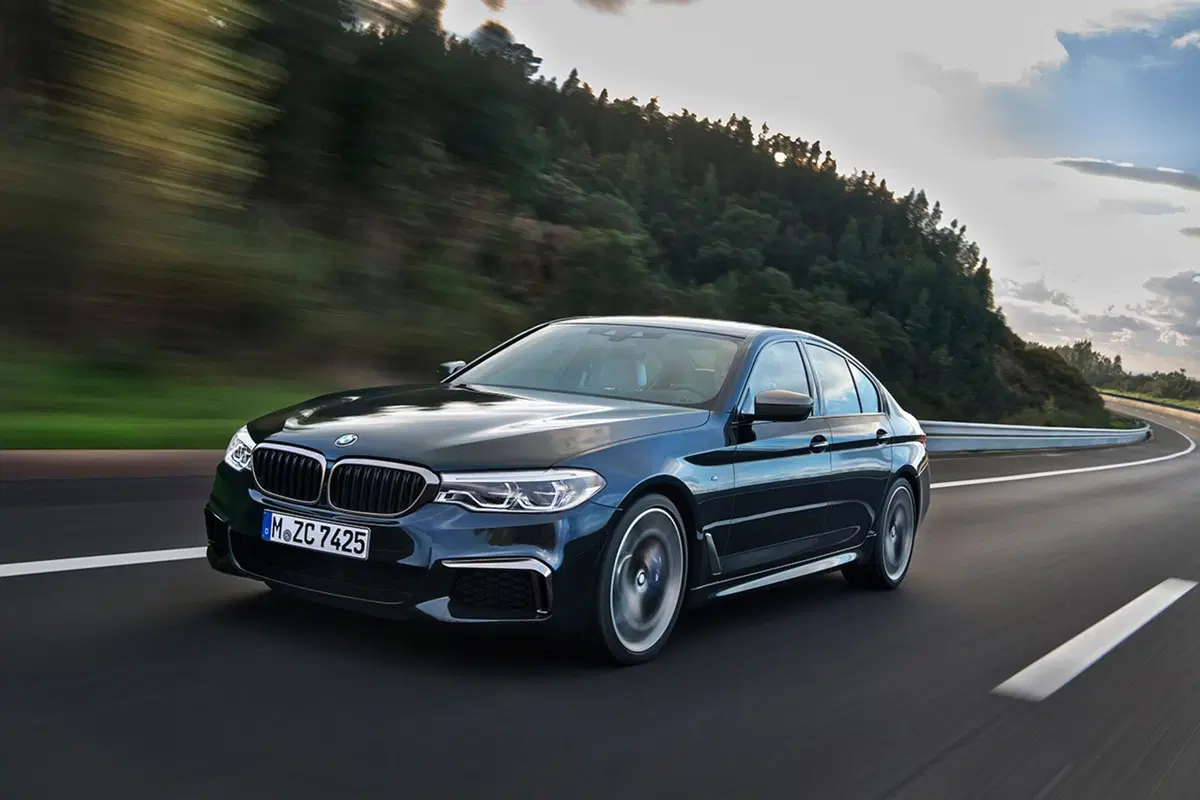 BMW M550i xDrive, quasi M5 ma 4WD (7)