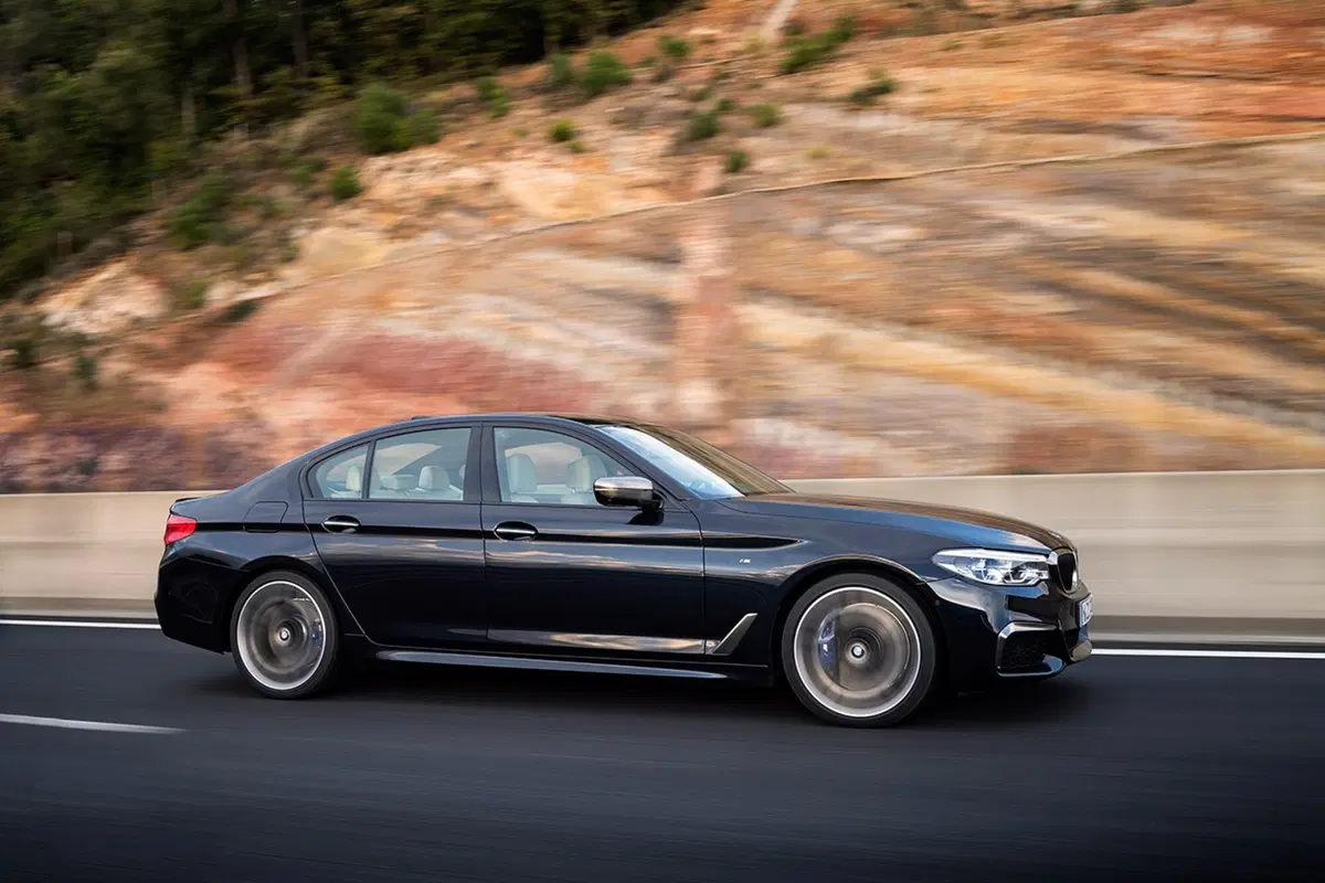 BMW M550i xDrive, quasi M5 ma 4WD (5)