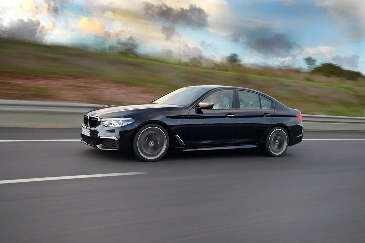 BMW M550i xDrive, quasi M5 ma 4WD (9)