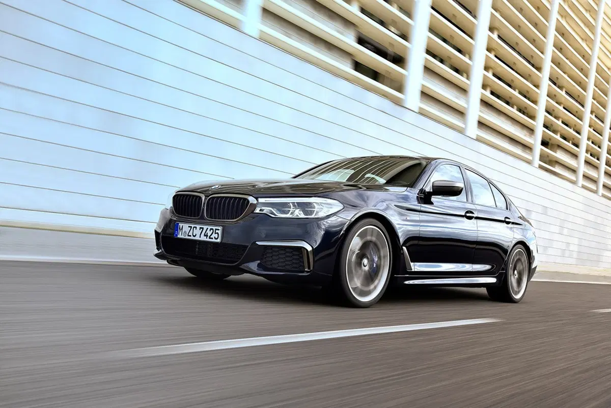 BMW M550i xDrive, quasi M5 ma 4WD (8)