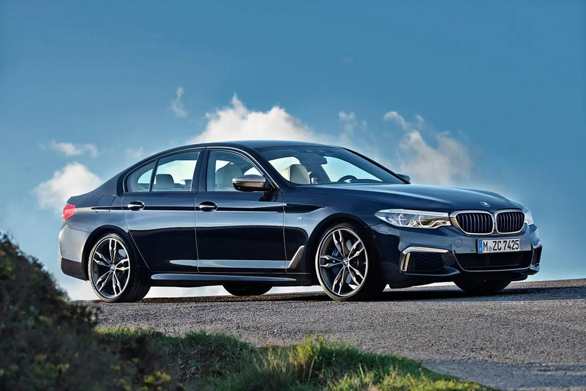 BMW M550i xDrive, quasi M5 ma 4WD (12)