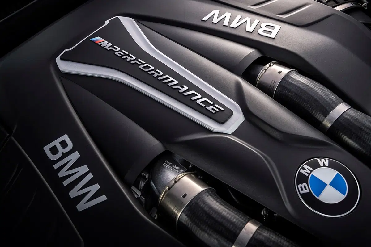BMW M550i xDrive, quasi M5 ma 4WD (14)