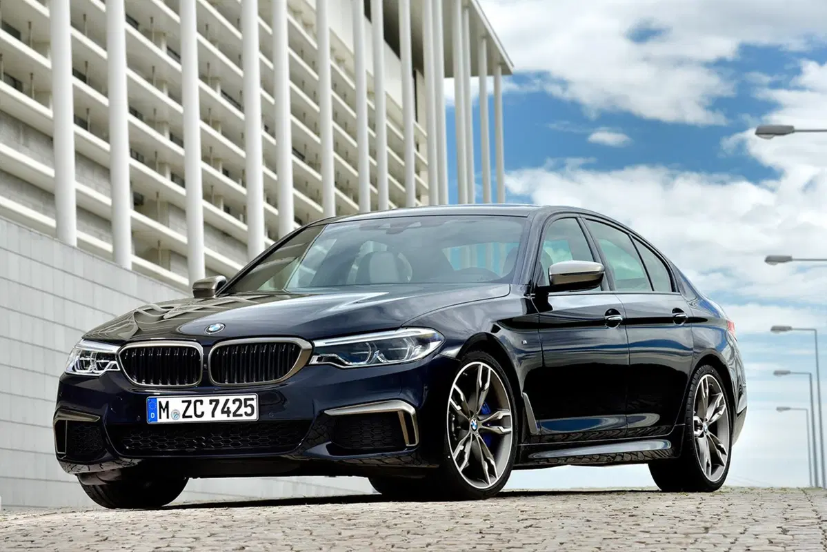 BMW M550i xDrive, quasi M5 ma 4WD (17)