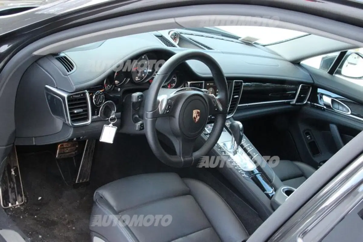 Porsche Panamera 4S restyling (27)