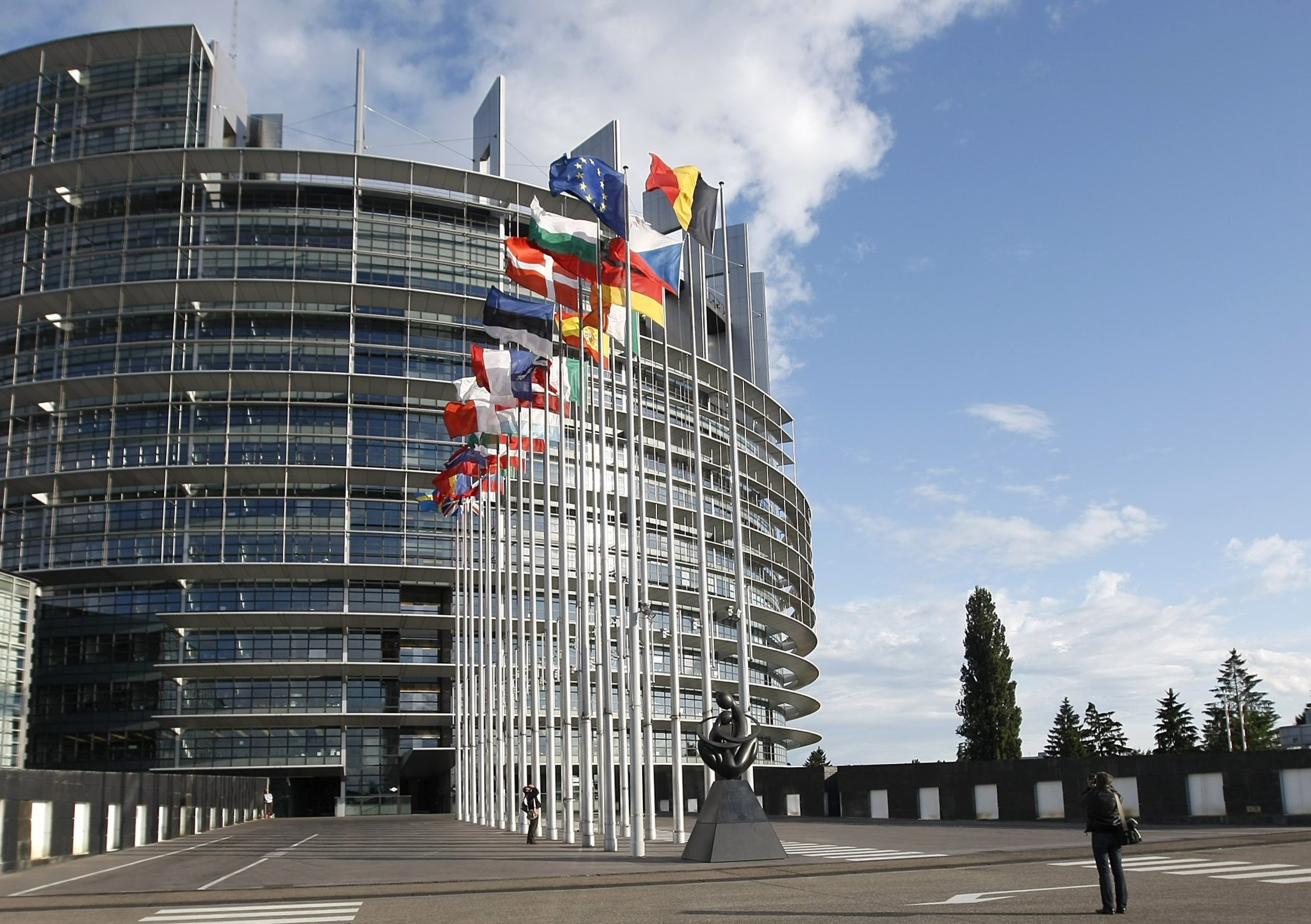 Parlamento UE: critiche sui ritardi alle nuove norme anti-emissioni