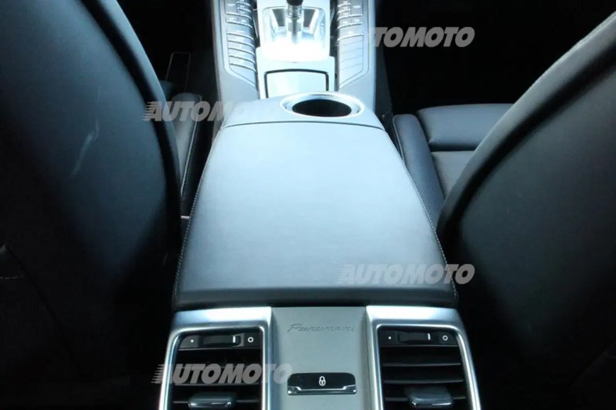 Porsche Panamera 4S restyling (42)