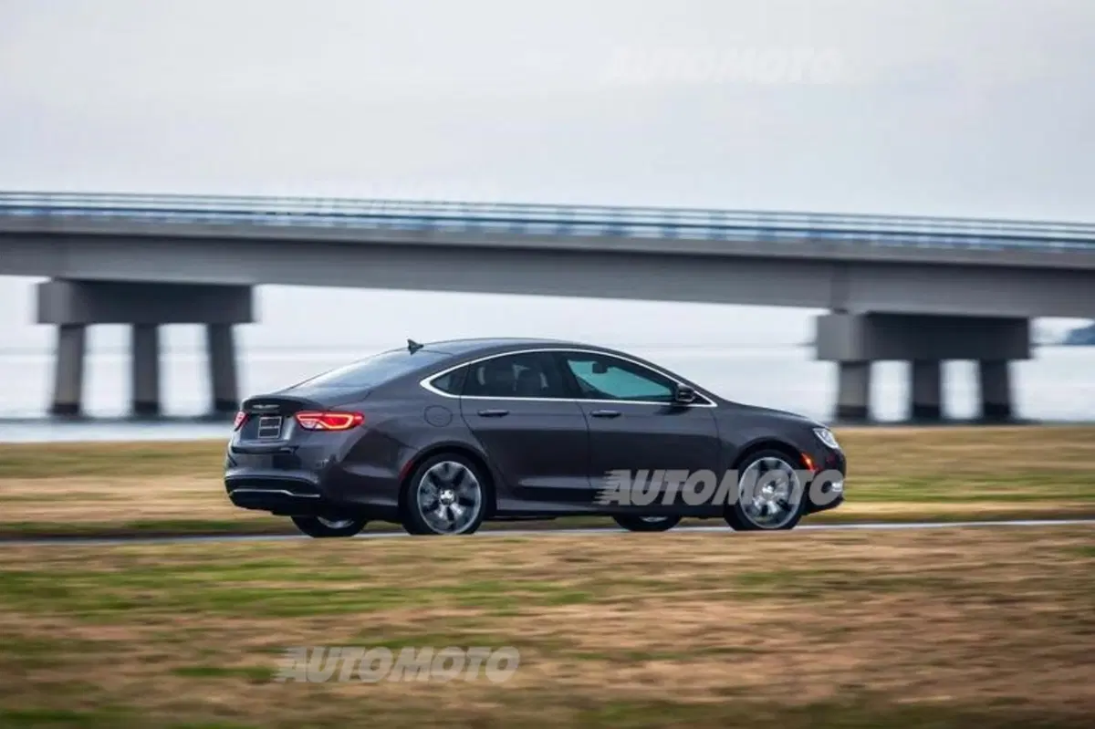 Nuova Chrysler 200: immagini e dettagli ufficiali (9)