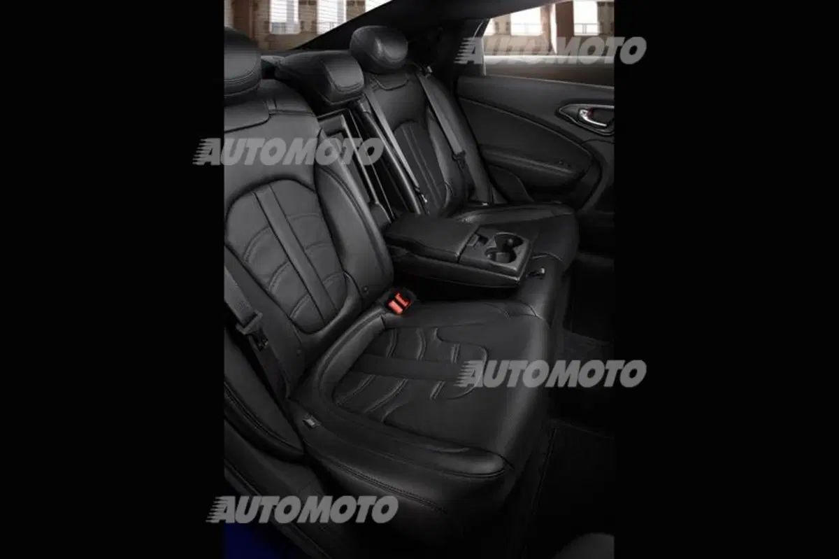 Nuova Chrysler 200: immagini e dettagli ufficiali (28)