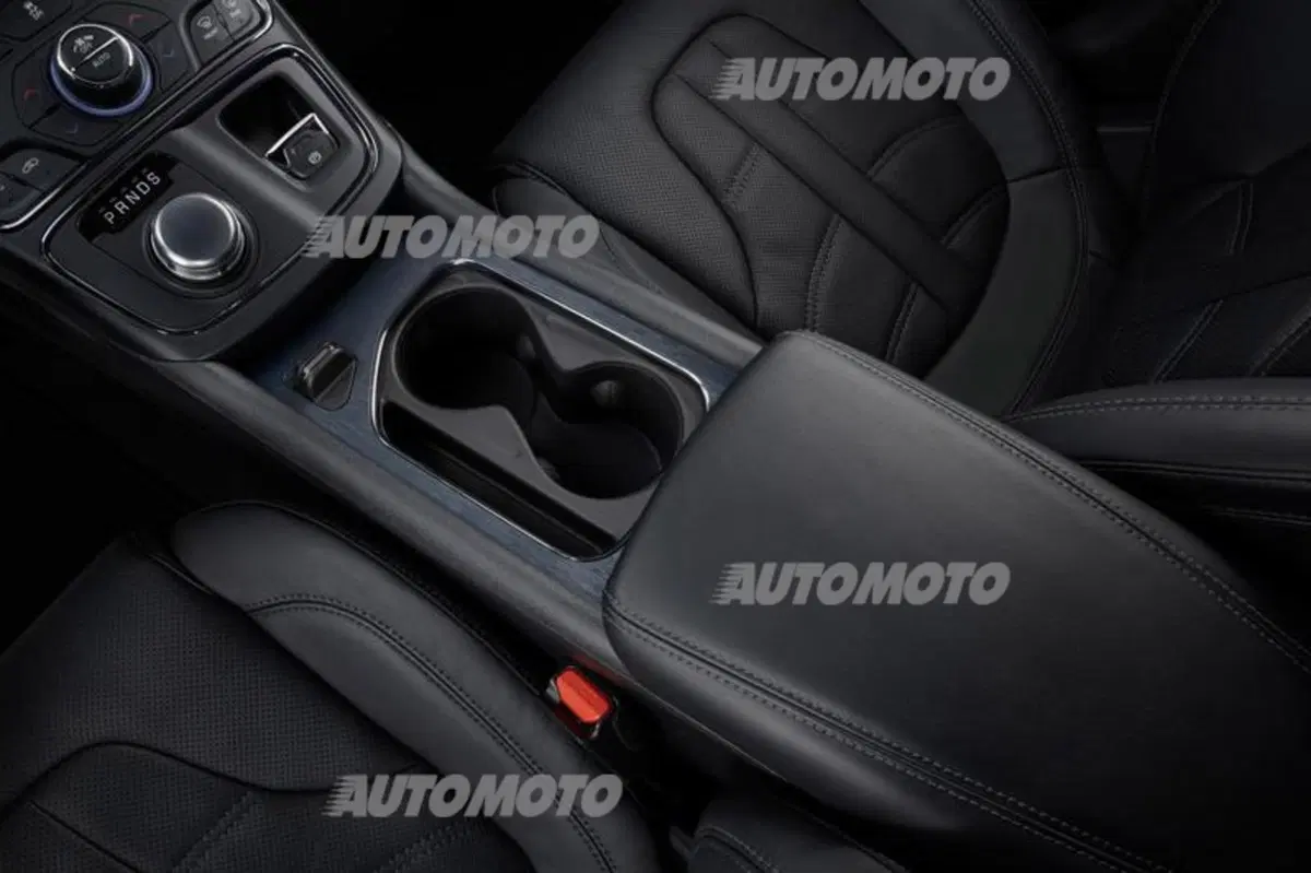 Nuova Chrysler 200: immagini e dettagli ufficiali (30)