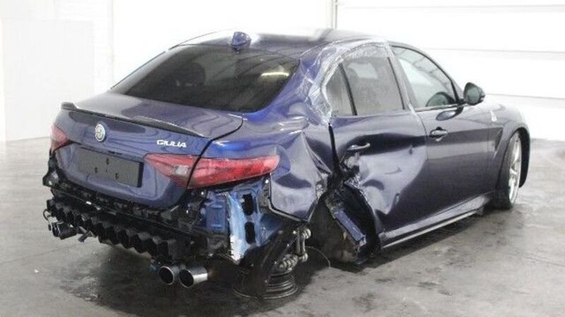 Alfa Giulia Quadrifoglio: meno di 50.000 euro per una incidentata