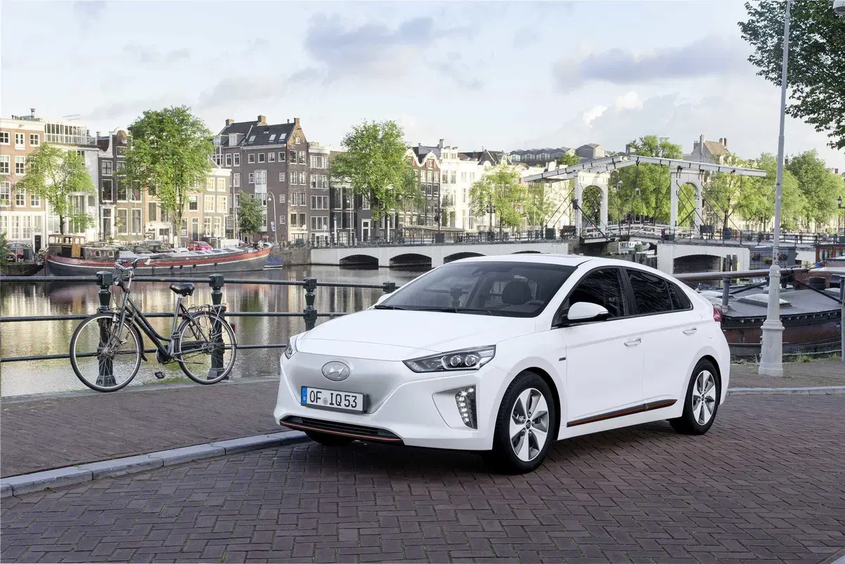 Hyundai Ioniq Electric: i prezzi di listino (3)