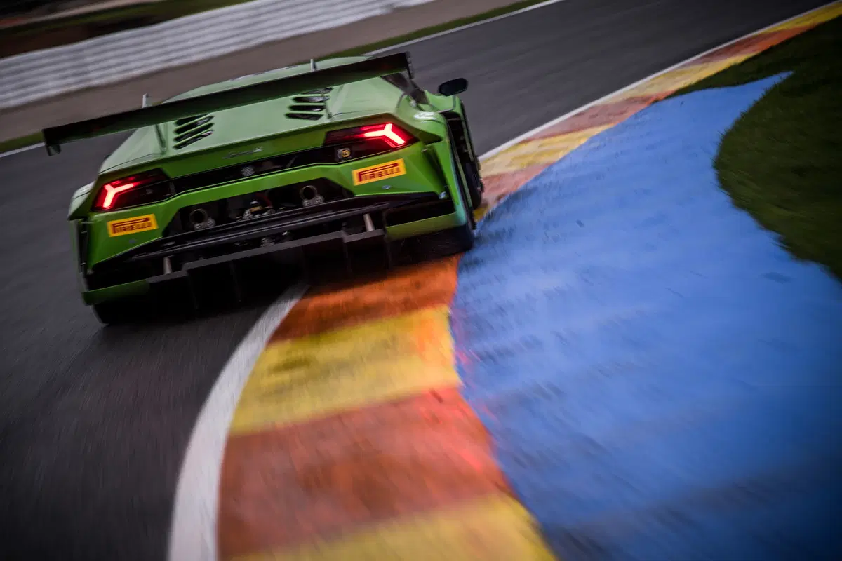 Lamborghini Huracán GT3 [Video prova in pista] (9)