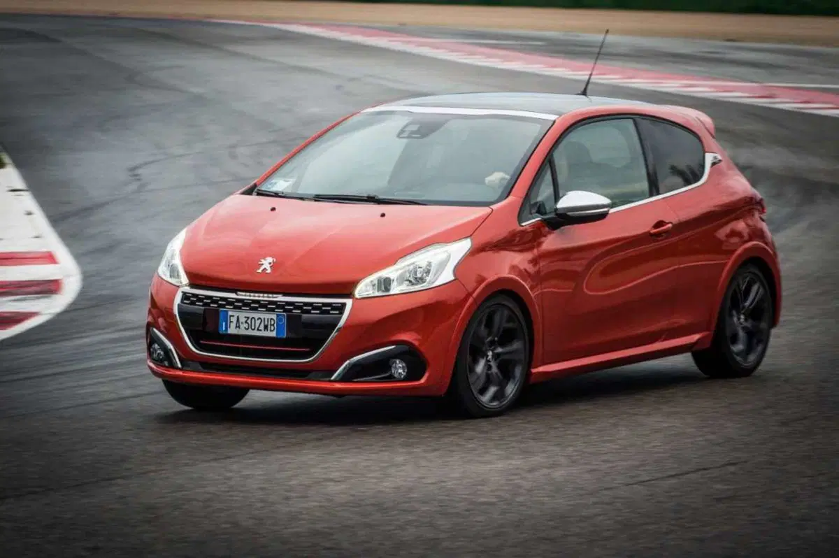 Peugeot 208 GTI restyling (208 CV) [Video Primo Test]