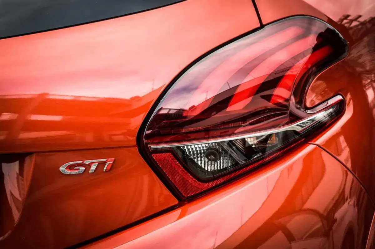 Peugeot 208 GTI restyling (208 CV) [Video Primo Test] (7)