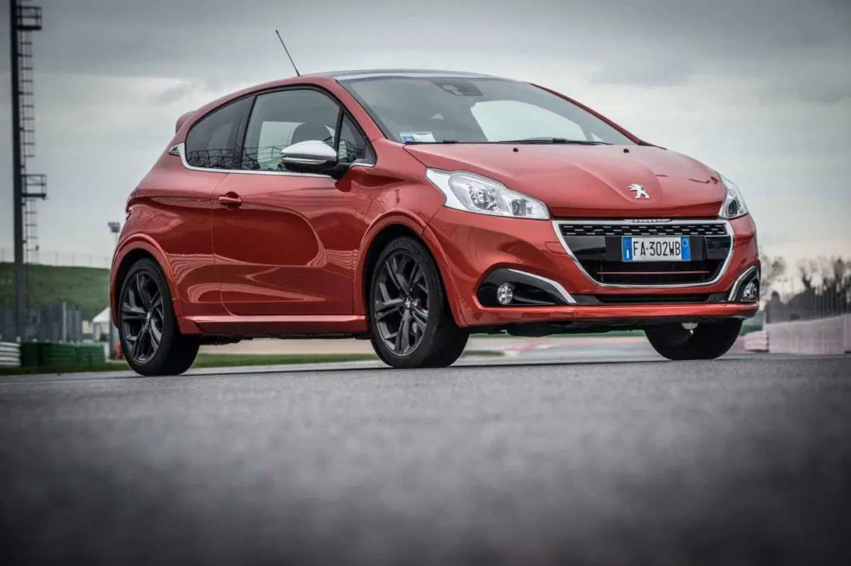Peugeot 208 GTI restyling (208 CV) [Video Primo Test] (4)