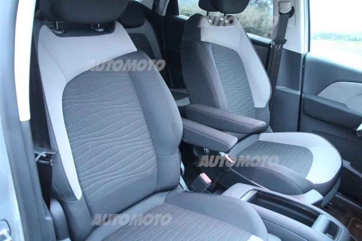 Citroen C4 Picasso 1.6 e-HDi ETG6 (27)