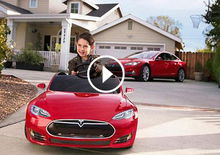 Tesla Model S by Radio Flyer: per i piccoli [Video]