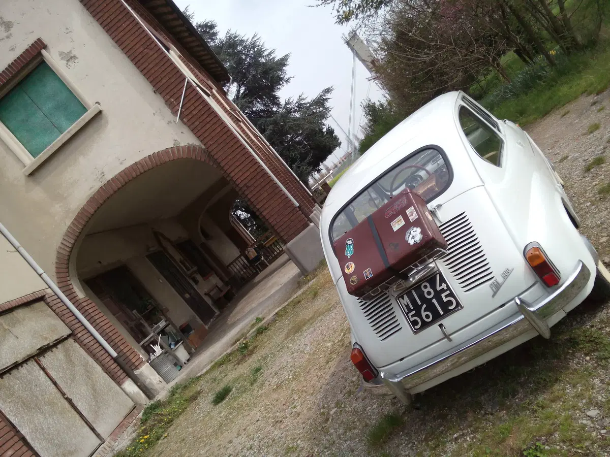 Epoca auto e personaggi. Ecco la mitica Fiat 600d