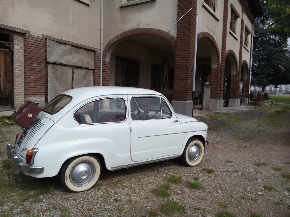 Epoca auto e personaggi. Ecco la mitica Fiat 600d (8)