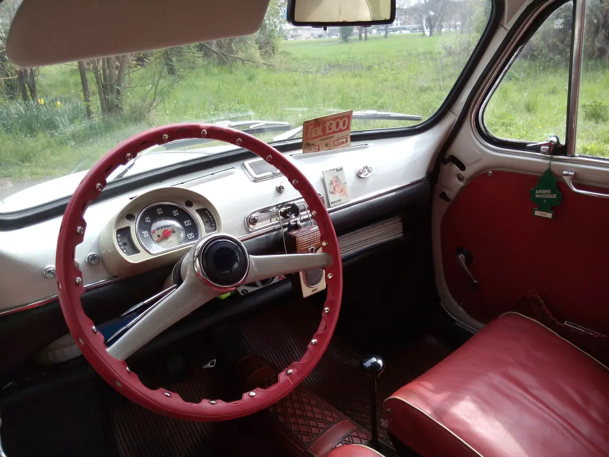 Epoca auto e personaggi. Ecco la mitica Fiat 600d (9)