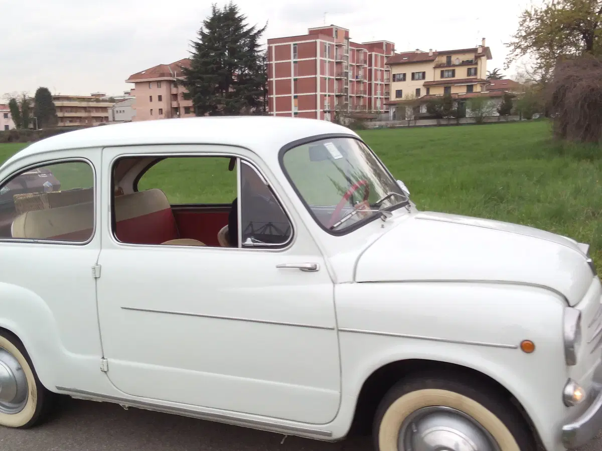 Epoca auto e personaggi. Ecco la mitica Fiat 600d (24)